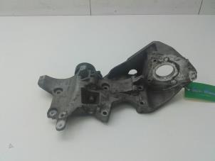 Gebruikte Dynamosteun boven Volkswagen Passat Variant (365) 1.6 TDI 16V Bluemotion Prijs € 49,00 Margeregeling aangeboden door Wessel Parts & Service B.V.