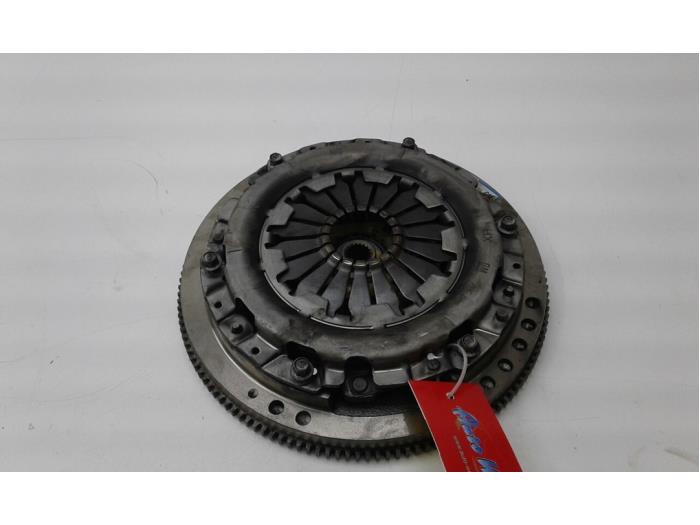 Gebruikte Vliegwiel Opel Karl 1.0 12V Prijs € 208,95 Margeregeling aangeboden door Wessel Parts & Service B.V.
