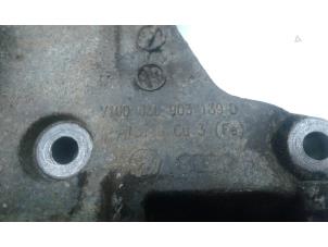 Gebruikte Dynamosteun boven Volkswagen Passat Variant (3C5) 2.0 TDI 16V 140 Prijs € 69,00 Margeregeling aangeboden door Wessel Parts & Service B.V.