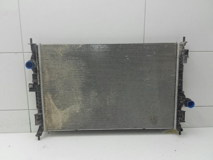 Gebruikte Radiateur Peugeot Rifter (ER/EC/EZ) 1.2 PureTech 110 Prijs € 131,25 Margeregeling aangeboden door Wessel Parts & Service B.V.