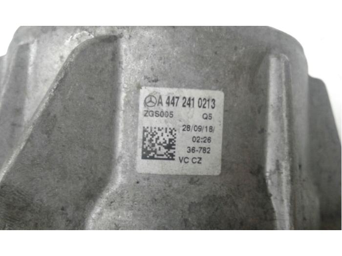 Motorrubber van een Mercedes-Benz V (447.8) 2.1 220 CDI, 220 d 16V 2016