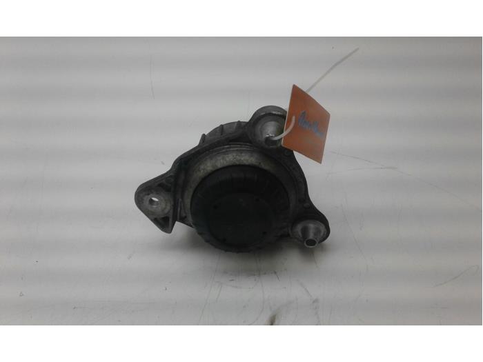 Gebruikte Motorrubber Mercedes V (447.8) 2.1 220 CDI, 220 d 16V Prijs € 51,45 Margeregeling aangeboden door Wessel Parts & Service B.V.