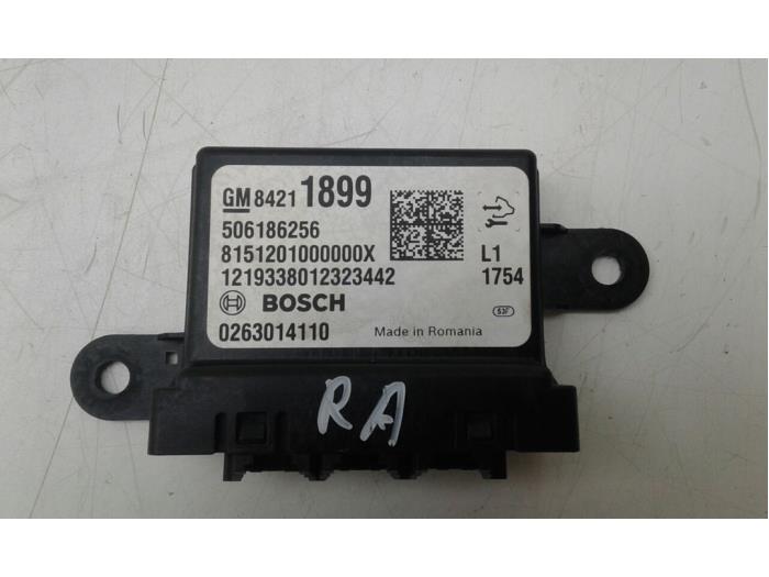 PDC Module van een Vauxhall Insignia Sports Tourer Mk.II 1.6 CDTI 16V 136 2020