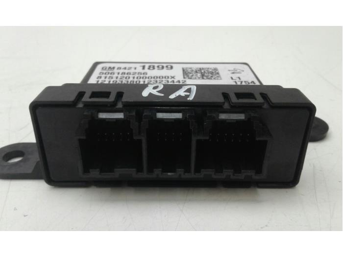 PDC Module van een Vauxhall Insignia Sports Tourer Mk.II 1.6 CDTI 16V 136 2020