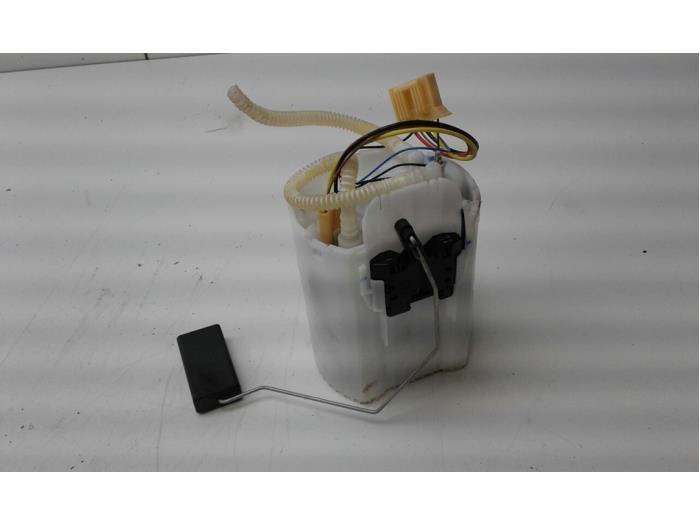 Gebruikte Tank element Pomp Opel Crossland (X) 1.2 Turbo 12V Euro 6 Prijs € 131,25 Margeregeling aangeboden door Wessel Parts & Service B.V.