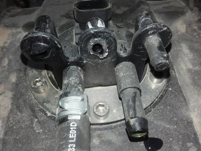 Gebruikte Pomp adblue Nissan NT 400 Cabstar 3.0 DCI 35.13 Prijs op aanvraag aangeboden door Wessel Parts & Service B.V.