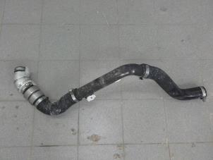 Gebruikte Intercooler Buis Kia Optima (JFA) 1.6 T-GDi 16V Prijs € 99,00 Margeregeling aangeboden door Wessel Parts & Service B.V.