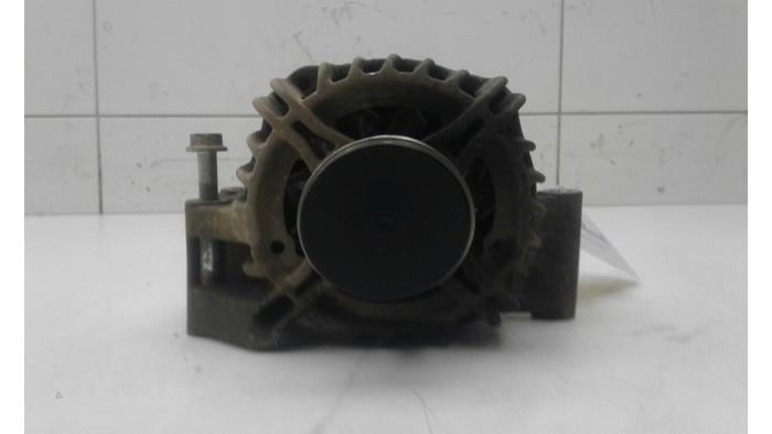 Dynamo van een Fiat Doblo (263) 1.3 D Multijet Euro 4 2010