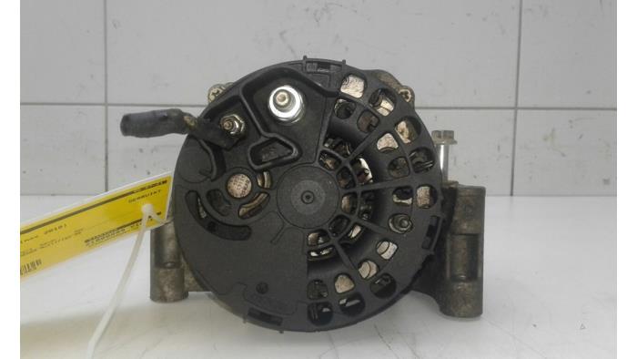 Dynamo van een Fiat Doblo (263) 1.3 D Multijet Euro 4 2010