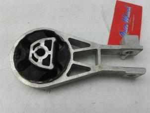 Gebruikte Motorsteun Opel Corsa E 1.4 16V Bi-Fuel Prijs € 45,00 Margeregeling aangeboden door Wessel Parts & Service B.V.