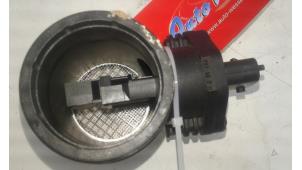 Gebruikte Luchthoeveelheidsmeter Opel Corsa C (F08/68) 1.2 16V Prijs € 45,00 Margeregeling aangeboden door Wessel Parts & Service B.V.