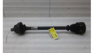 Gebruikte Aandrijfas links-achter Volkswagen Phaeton (3D) 6.0 W12 48V 4Motion Prijs € 79,00 Margeregeling aangeboden door Wessel Parts & Service B.V.