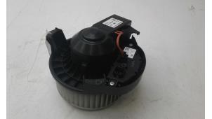 Gebruikte Kachel Ventilatiemotor Jaguar XE 2.0 D E-Performance 16V Prijs € 89,00 Margeregeling aangeboden door Wessel Parts & Service B.V.