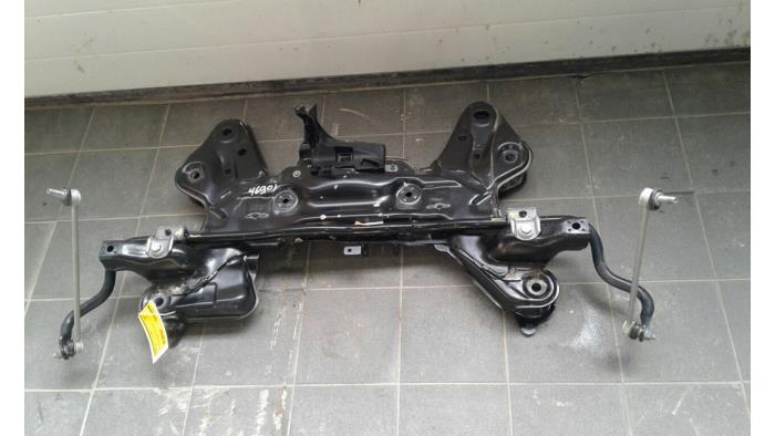 Gebruikte Subframe Peugeot 2008 (UD/UK/UR/US/UX) 1.5 BlueHDi 100 Prijs € 103,95 Margeregeling aangeboden door Wessel Parts & Service B.V.
