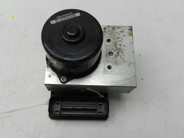 Gebruikte ABS Pomp Mercedes C (W203) 2.7 C-270 CDI 20V Prijs € 103,95 Margeregeling aangeboden door Wessel Parts & Service B.V.
