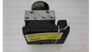 Gebruikte ABS Pomp Mercedes C Combi (S203) 2.7 C-270 CDI 20V Prijs € 49,00 Margeregeling aangeboden door Wessel Parts & Service B.V.