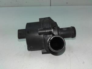 Gebruikte Waterpomp Volkswagen Golf VIII (CD1) 1.5 eTSI 16V Prijs € 49,00 Margeregeling aangeboden door Autobedrijf G.H. Wessel B.V.
