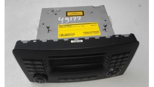 Gebruikte Radio CD Speler Mercedes ML II (164/4JG) 3.0 ML-320 CDI 4-Matic V6 24V Prijs € 225,00 Margeregeling aangeboden door Autobedrijf G.H. Wessel B.V.