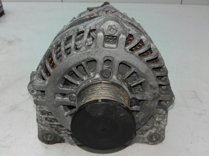 Dynamo van een Mercedes-Benz Vito (447.6) 1.6 111 CDI 16V 2017