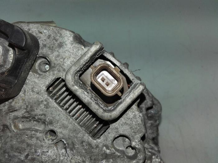 Dynamo van een Mercedes-Benz Vito (447.6) 1.6 111 CDI 16V 2017