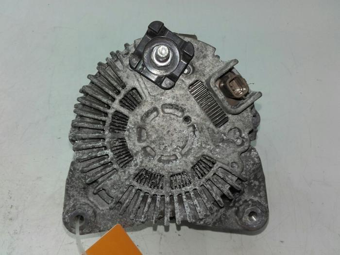 Dynamo van een Mercedes-Benz Vito (447.6) 1.6 111 CDI 16V 2017