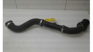 Gebruikte Intercooler Buis Mercedes Vito (447.6) 1.6 111 CDI 16V Prijs € 79,00 Margeregeling aangeboden door Wessel Parts & Service B.V.