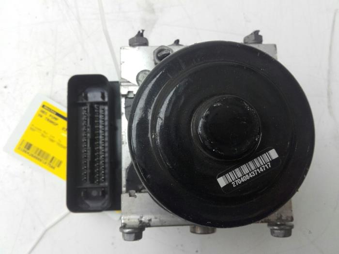 Gebruikte ABS Pomp Volkswagen Transporter/Caravelle T5 2.0 Prijs € 208,95 Margeregeling aangeboden door Wessel Parts & Service B.V.