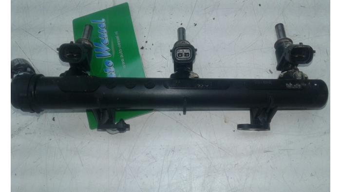 Gebruikte Injector brug Volkswagen Up! (121) 1.0 12V 75 Prijs € 61,95 Margeregeling aangeboden door Wessel Parts & Service B.V.