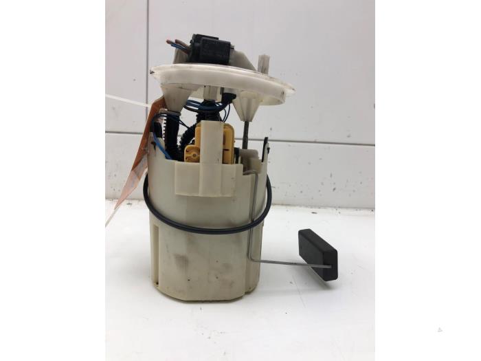 Gebruikte Tank element Pomp Mercedes Vito (639.6) 3.0 122 CDI V6 24V Prijs € 131,25 Margeregeling aangeboden door Wessel Parts & Service B.V.