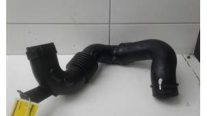 Gebruikte Intercooler Buis Renault Master III (FV) 2.3 dCi 125 16V FWD Prijs € 49,00 Margeregeling aangeboden door Wessel Parts & Service B.V.