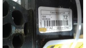 Gebruikte Radiateur Opel Mokka/Mokka X 1.6 CDTI 16V 4x2 Prijs € 125,00 Margeregeling aangeboden door Wessel Parts & Service B.V.