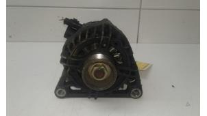 Gebruikte Alternator Peugeot 206 CC (2D) 2.0 16V Prijs € 59,00 Margeregeling aangeboden door Wessel Parts & Service B.V.