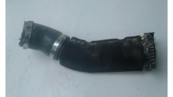 Gebruikte Intercooler Buis Skoda Octavia Combi (NXAC) 2.0 TDI GreenTec 16V Prijs € 51,45 Margeregeling aangeboden door Wessel Parts & Service B.V.