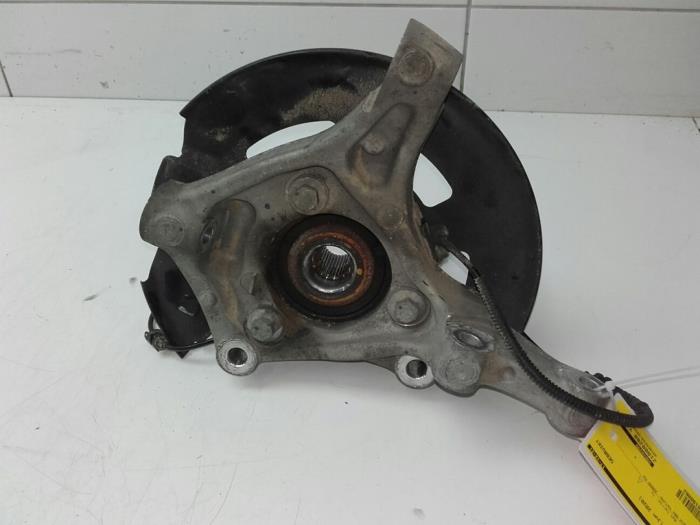 Fusee links-voor van een Opel Astra K 1.2 Turbo 12V 2020