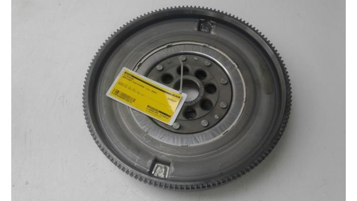 Gebruikte Vliegwiel Mercedes GLB (247.6) 2.0 GLB-250 Turbo 16V 4-Matic Prijs € 261,45 Margeregeling aangeboden door Wessel Parts & Service B.V.