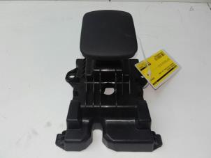 Gebruikte Versnellingspook Mercedes GLB (247.6) 2.0 GLB-250 Turbo 16V 4-Matic Prijs € 79,00 Margeregeling aangeboden door Wessel Parts & Service B.V.