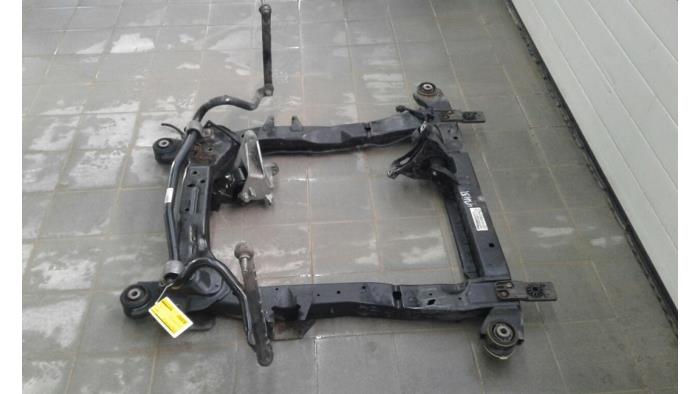 Subframe van een Opel Astra J Sports Tourer (PD8/PE8/PF8) 2.0 CDTI 16V 160 2015