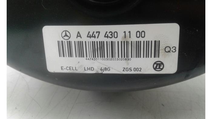 Rembooster van een Mercedes-Benz V (447.8) EQV 300 2021