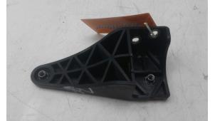 Gebruikte Steun (diversen) Mercedes V (447.8) EQV 300 Prijs € 35,00 Margeregeling aangeboden door Wessel Parts & Service B.V.