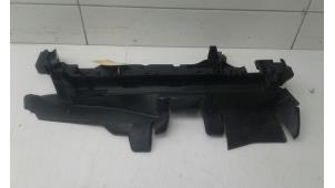 Gebruikte Steun (diversen) Mercedes V (447.8) EQV 300 Prijs € 39,00 Margeregeling aangeboden door Wessel Parts & Service B.V.