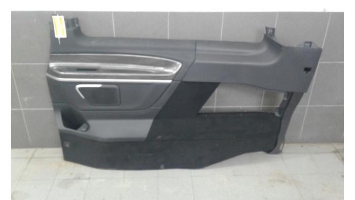 Zijpaneel Bekleding rechts-achter van een Mercedes-Benz V (447.8) EQV 300 2021