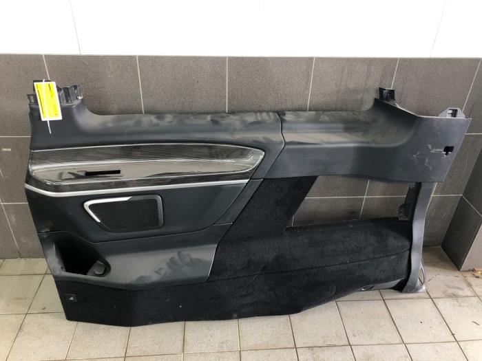 Zijpaneel Bekleding rechts-achter van een Mercedes-Benz V (447.8) EQV 300 2021