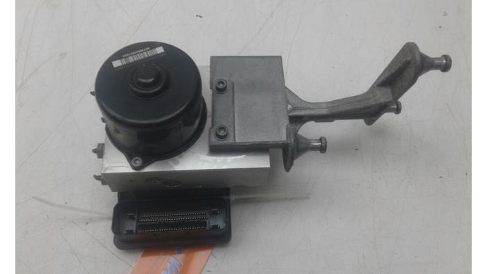Gebruikte ABS Pomp Mercedes C (W203) 2.6 C-240 V6 18V Prijs € 72,45 Margeregeling aangeboden door Wessel Parts & Service B.V.