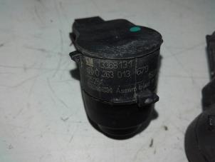 Gebruikte PDC Sensor Set Opel Astra J (PC6/PD6/PE6/PF6) 1.6 CDTI 16V Prijs € 69,00 Margeregeling aangeboden door Wessel Parts & Service B.V.