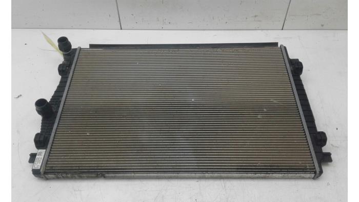 Gebruikte Radiateur Skoda Superb Combi (3V5) 1.4 TSI iV 6V Prijs € 103,95 Margeregeling aangeboden door Wessel Parts & Service B.V.