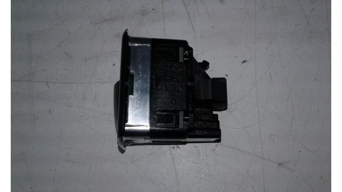 MERCEDES-BENZ CLA-Class C117 (2013-2016) Front Left Door Window Switch 2049058102 14725010