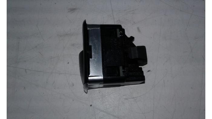 MERCEDES-BENZ CLA-Class C117 (2013-2016) Front Left Door Window Switch 2049058102 14725005