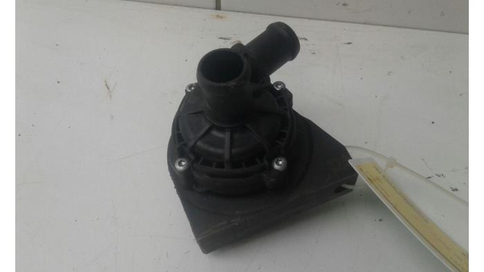 Gebruikte Waterpomp Volkswagen T-Cross 1.0 TSI 95 12V Prijs € 40,95 Margeregeling aangeboden door Wessel Parts & Service B.V.