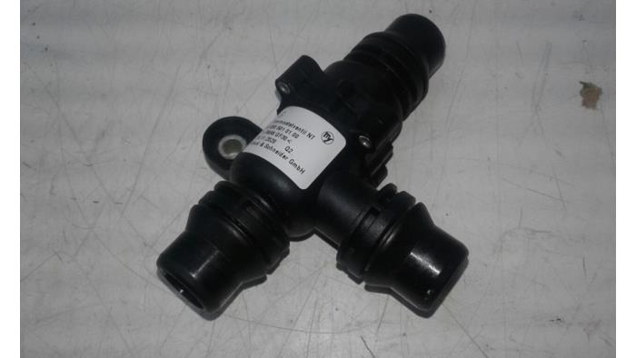 Gebruikte Thermostaat Mercedes EQV 300 Prijs € 91,25 Margeregeling aangeboden door Wessel Parts & Service B.V.
