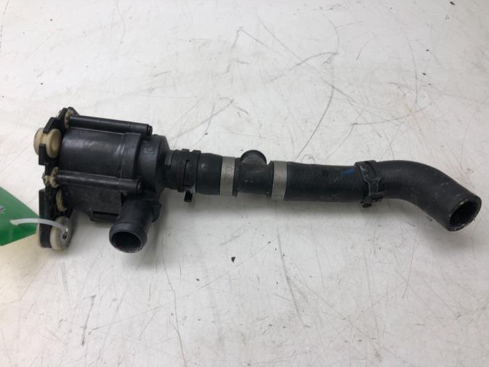 Gebruikte Waterpomp Porsche Panamera (971G) 2.9 V6 24V 4 E-Hybrid Prijs € 36,75 Margeregeling aangeboden door Wessel Parts & Service B.V.